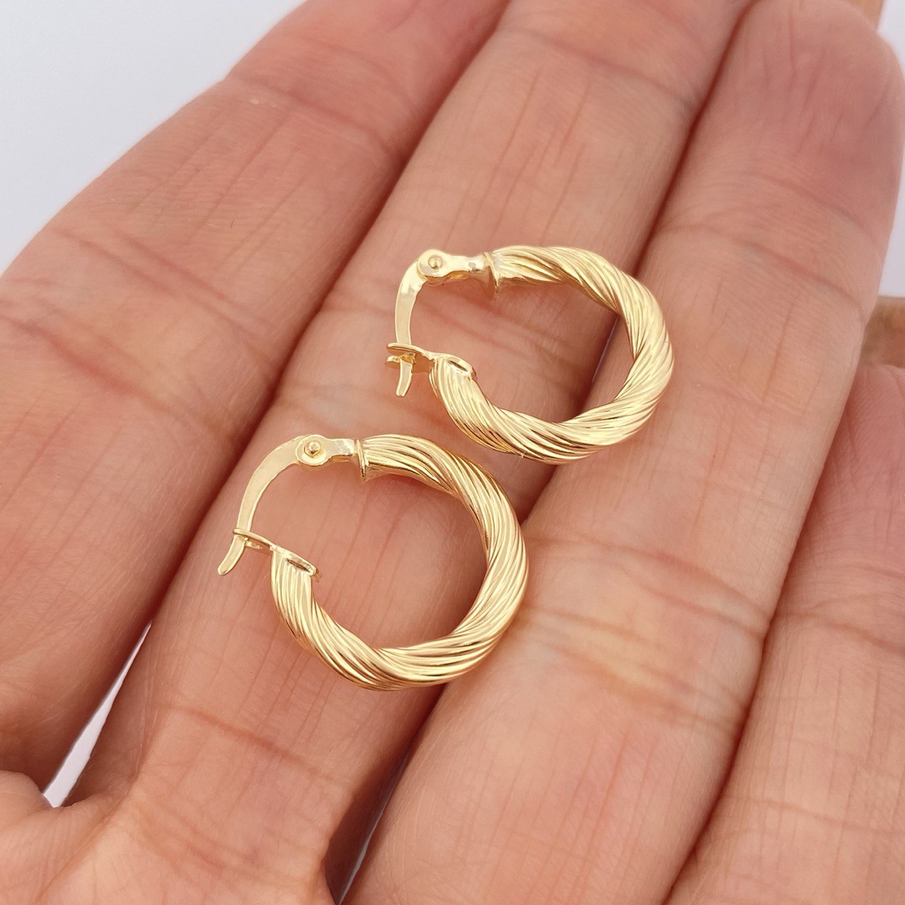 Mary Hoop Earrings 1.45gr / 3/4 in / 18K Gold $