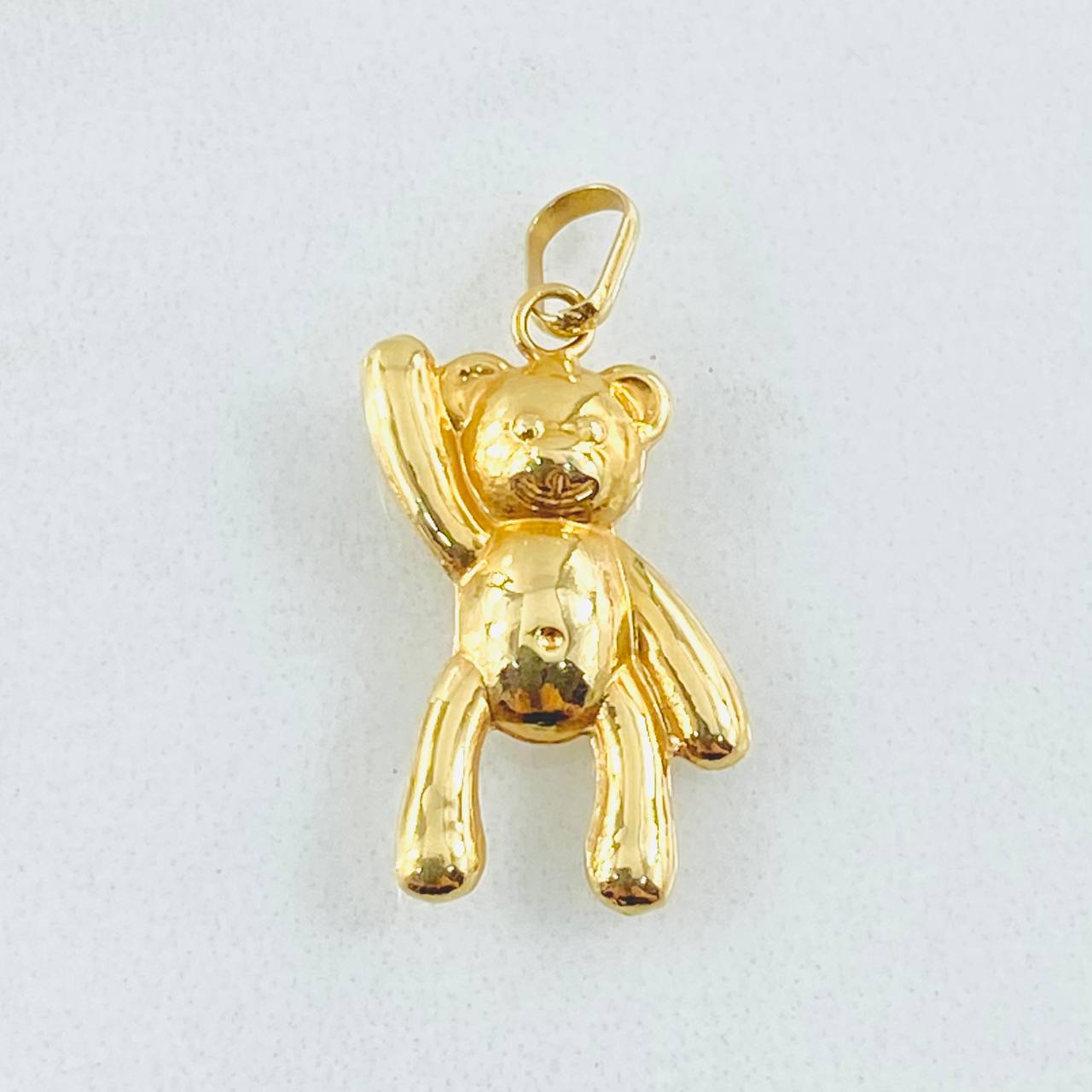 Pendant Bear Hand Up 0.75gr / 1.0in / 18K Gold ©