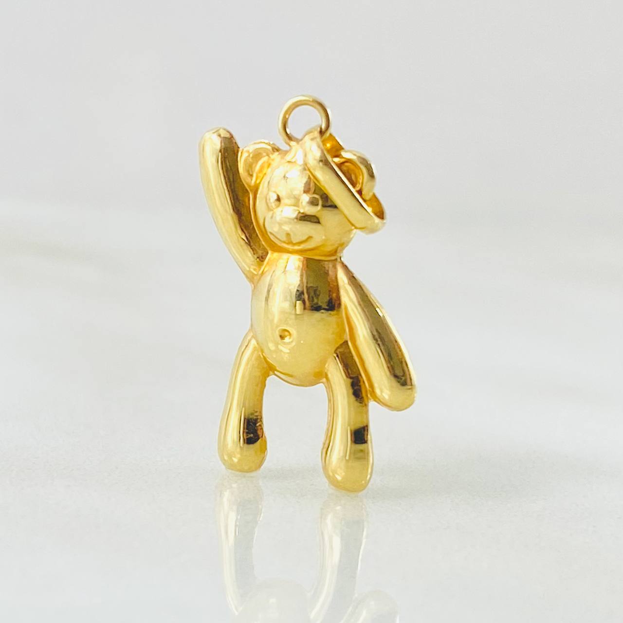 Pendant Bear Hand Up 0.75gr / 1.0in / 18K Gold ©