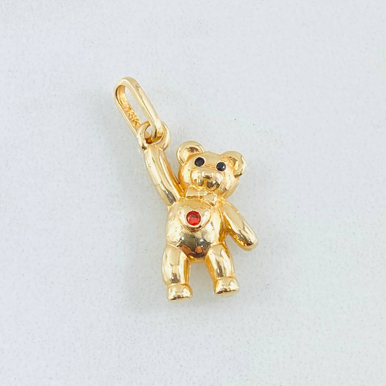 Pendant Bear Hand Up 1.9gr / 0.9in / 18K Gold