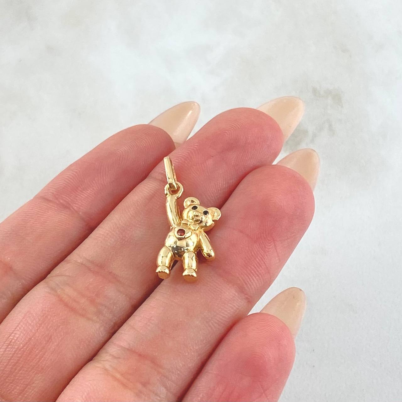 Pendant Bear Hand Up 1.9gr / 0.9in / 18K Gold