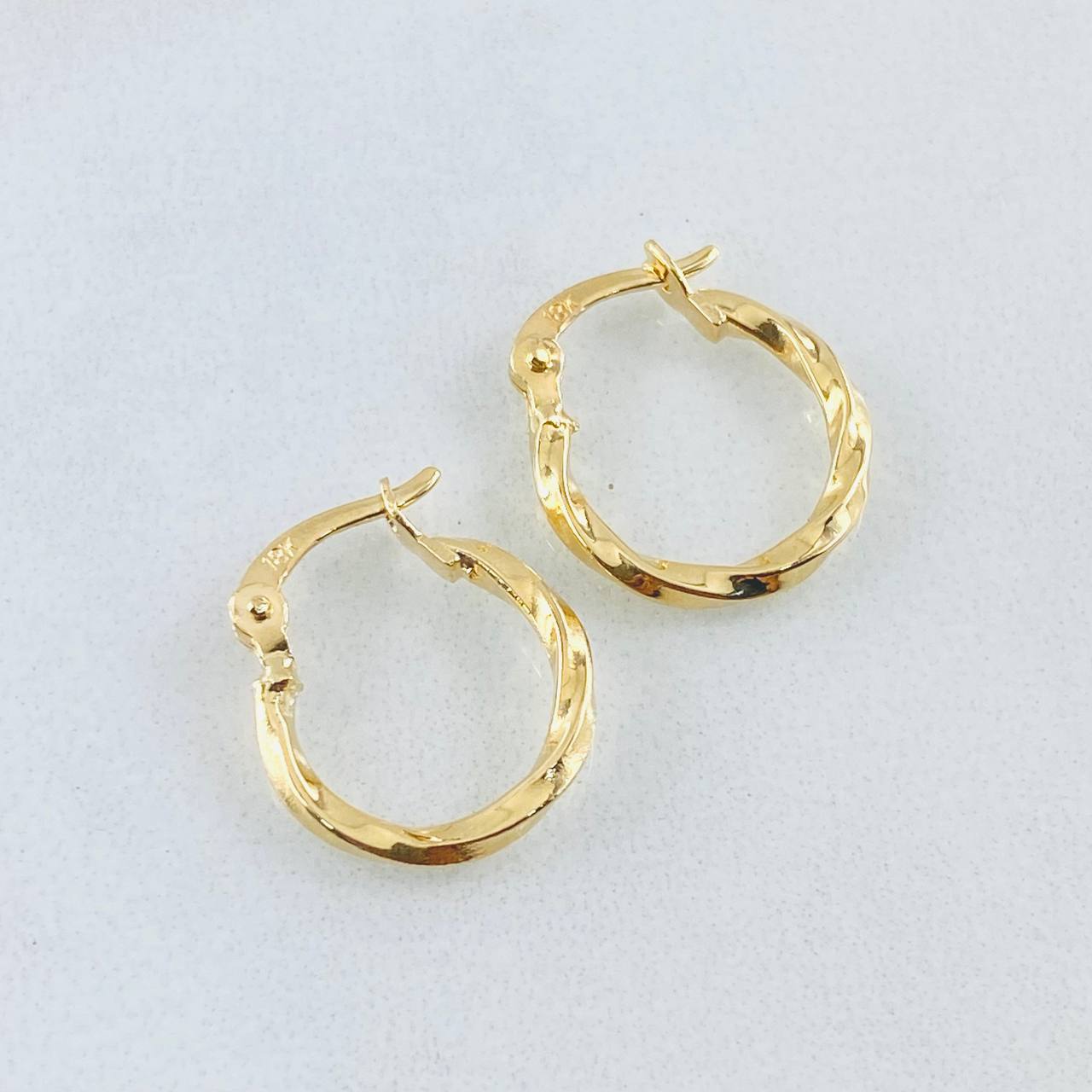 Candongas Kari 0.9gr / 1/2 in / Oro Amarillo 18K *