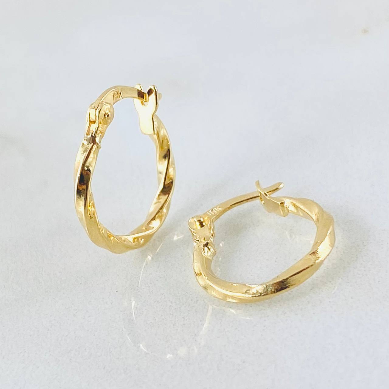 Candongas Kari 0.85gr / 1/2 in / Oro Amarillo 18K