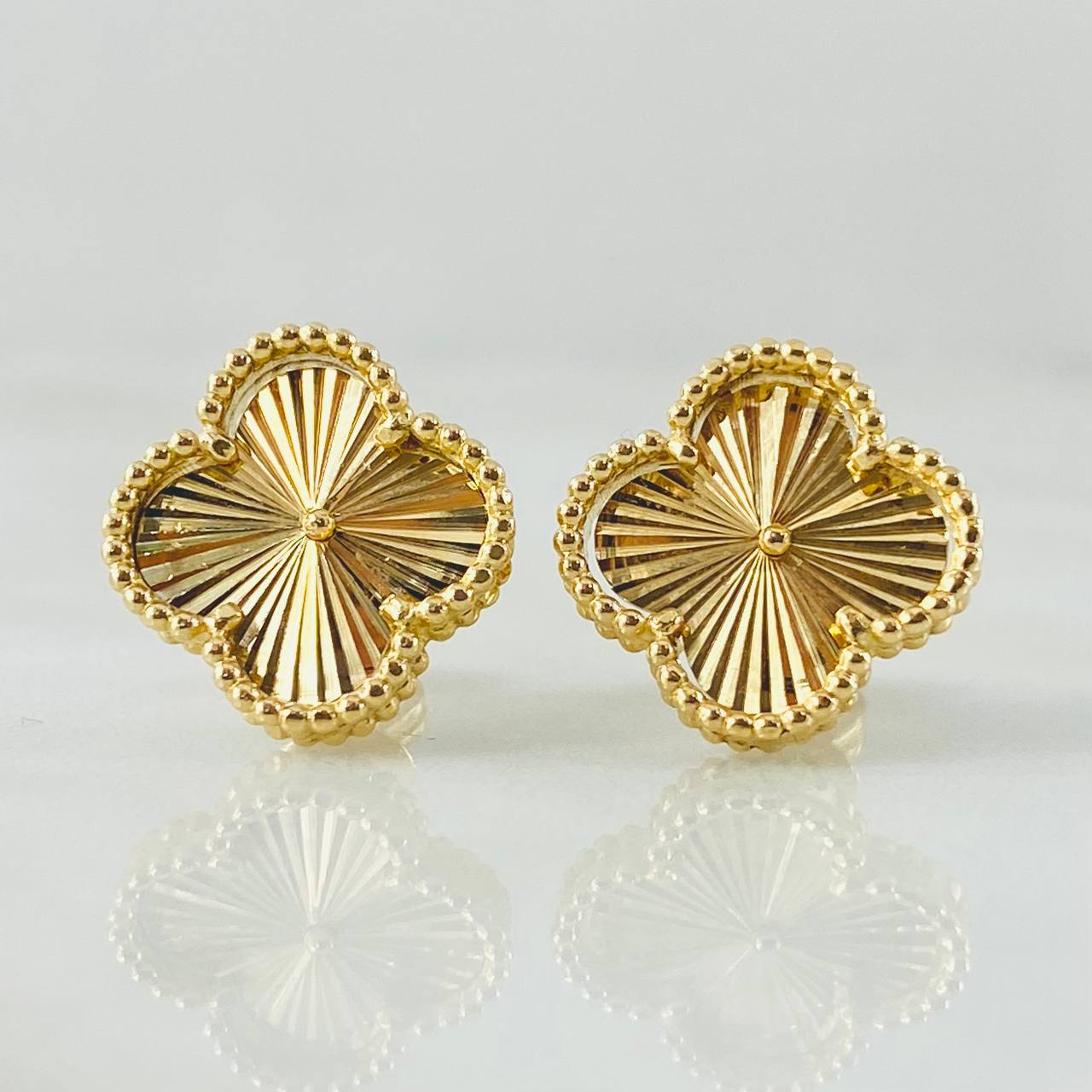 Topos Trebol Dorado 5.05gr / 1.4cm / Oro Amarillo Nac.Esp. 18K ©