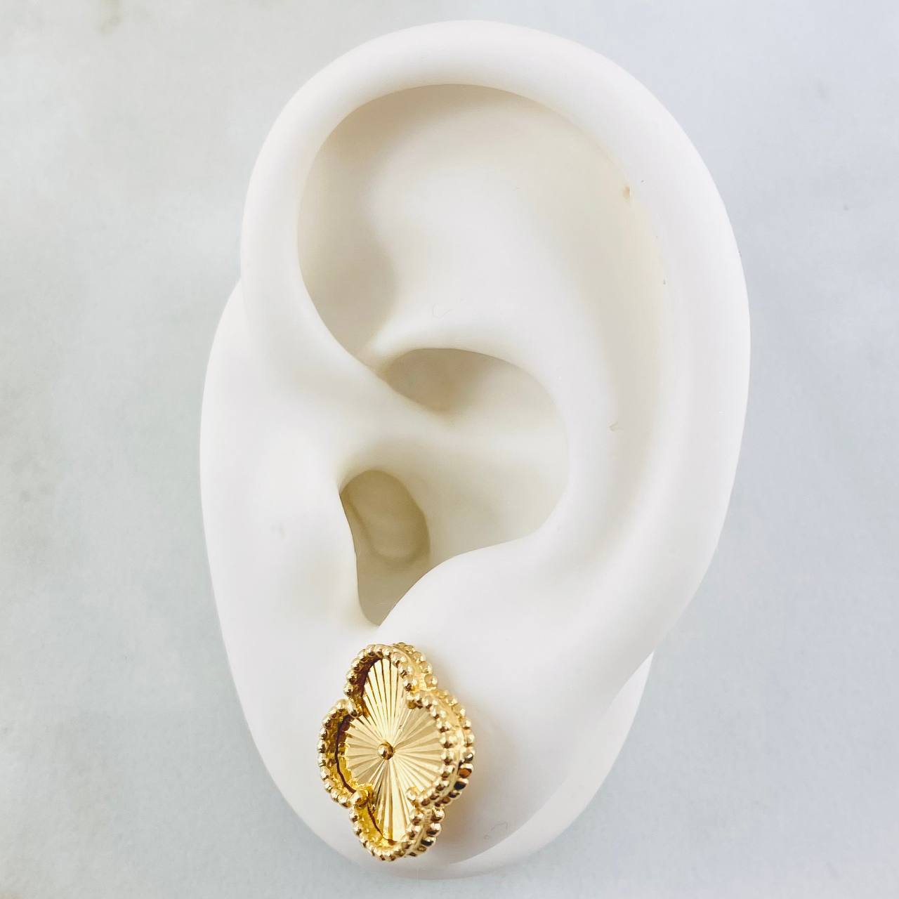 Topos Trebol Dorado 5.05gr / 1.4cm / Oro Amarillo Nac.Esp. 18K ©