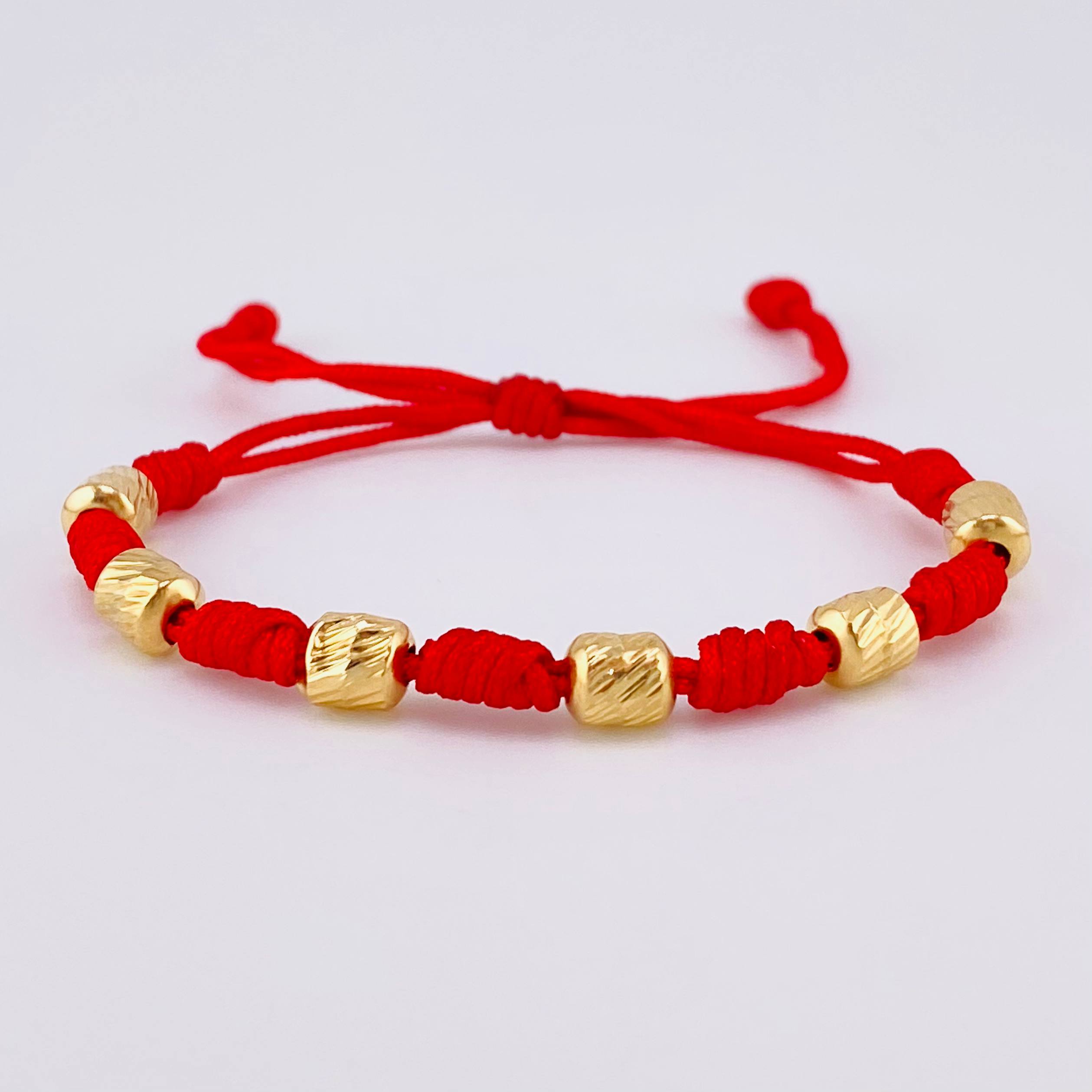 Pulsera Tejida Roja Siete Nudos Cilindros Diamantados Oro Amarillo 18K