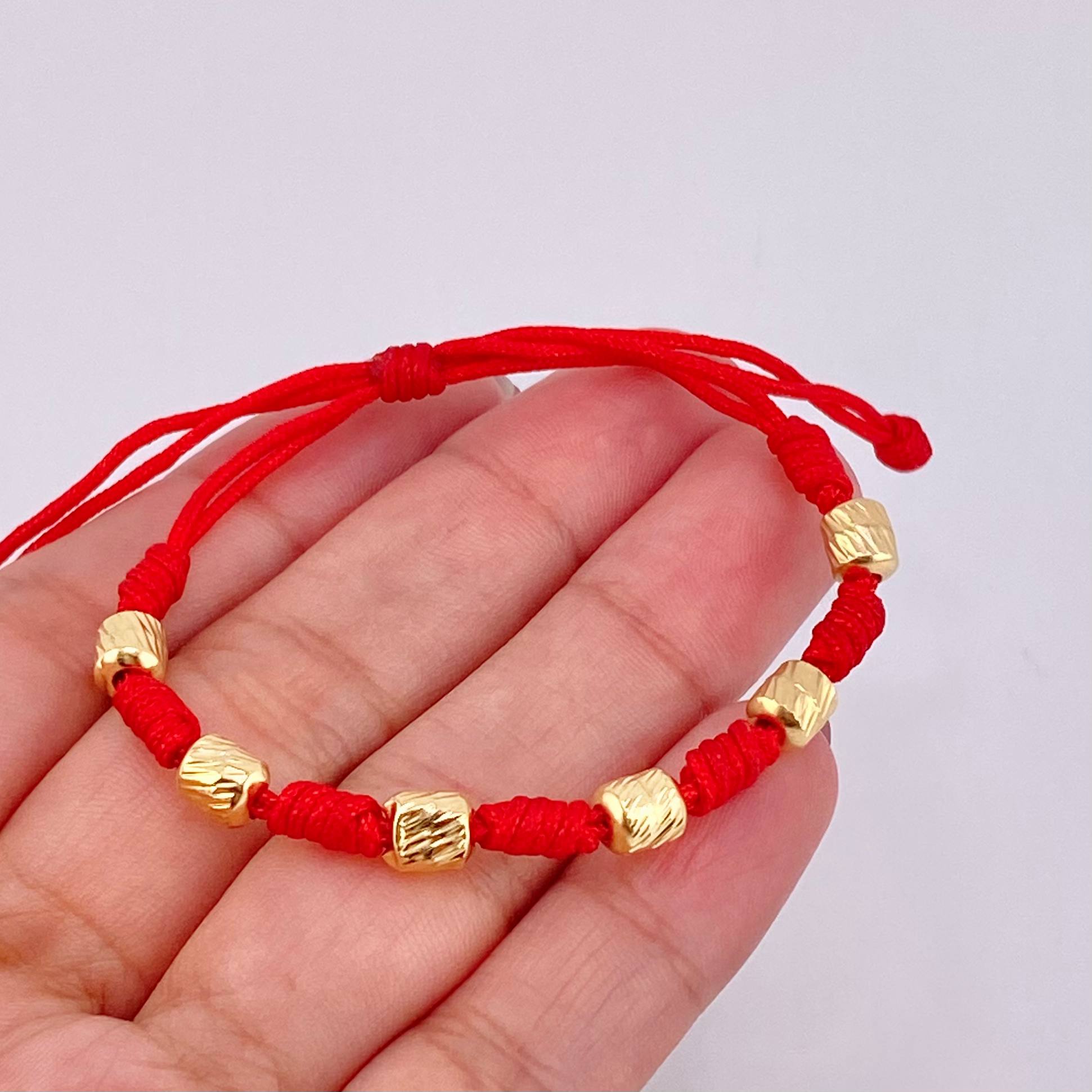 Pulsera Tejida Roja Siete Nudos Cilindros Diamantados Oro Amarillo 18K
