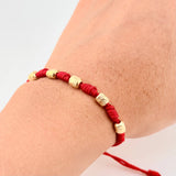 Pulsera Tejida Roja Siete Nudos Cilindros Diamantados Oro Amarillo 18K