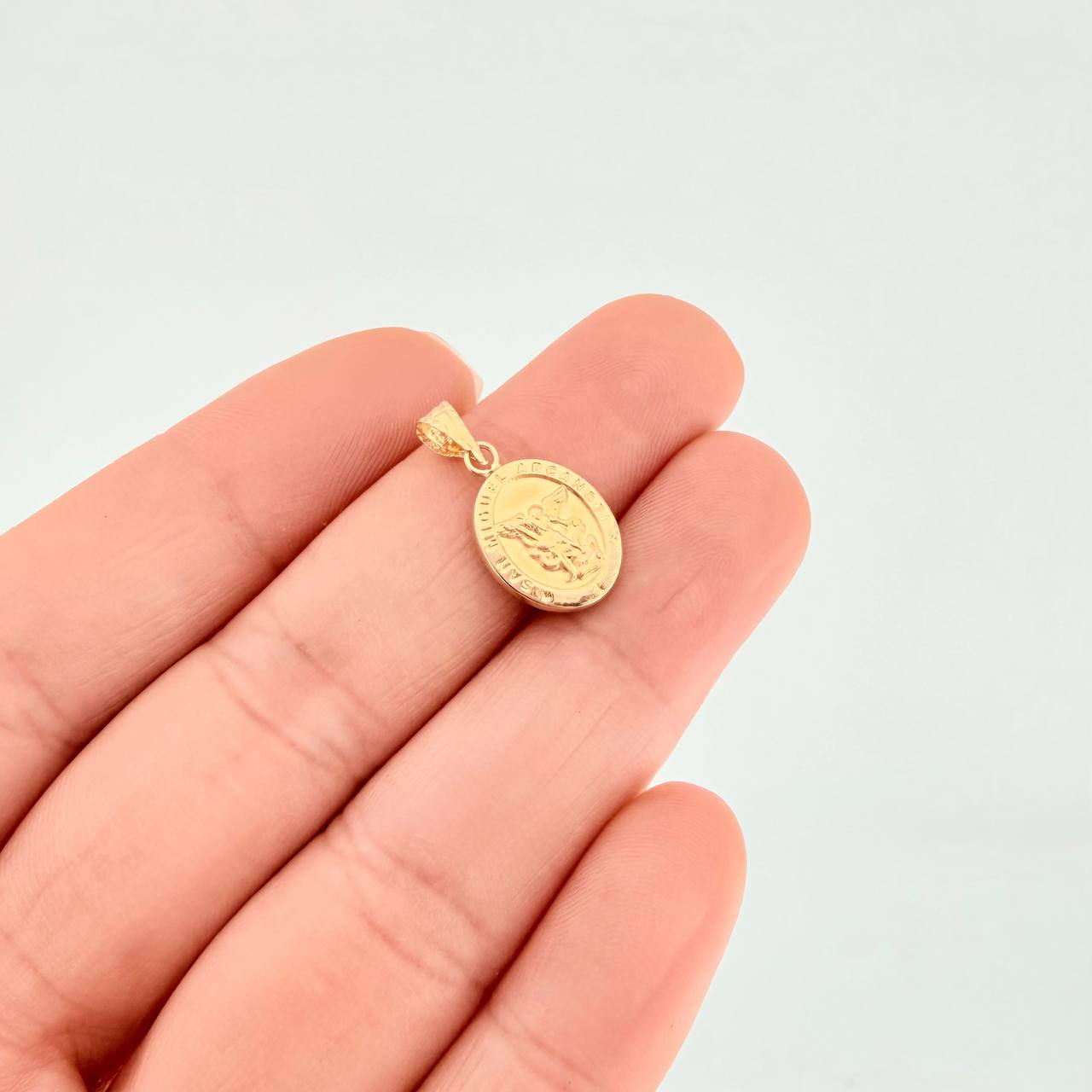 Dije San Miguel Arcangel 0.65g / 3/4 in Oro Amarillo 18K