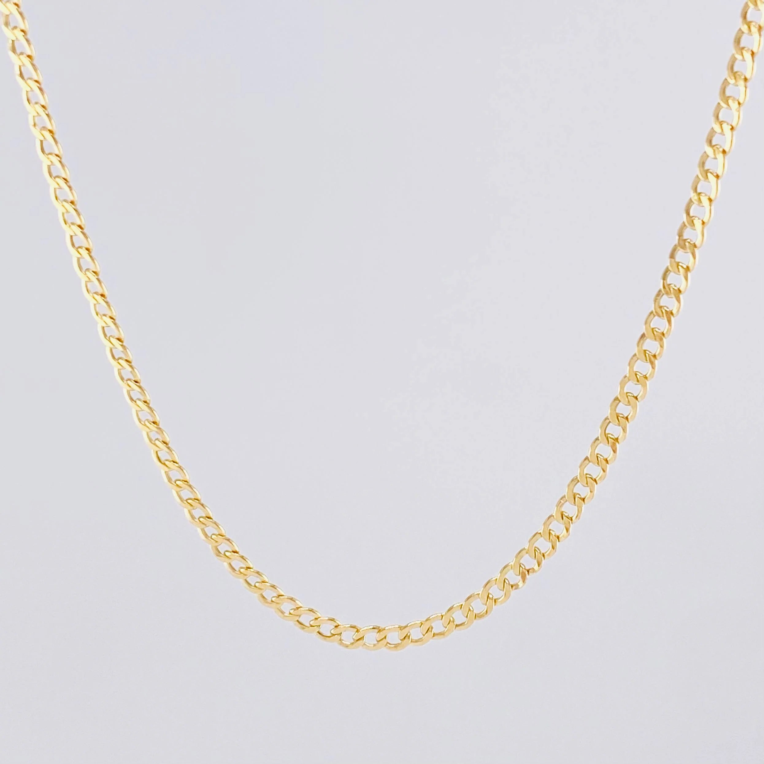 Cadena Cubana 2.55g / 24 in / 2.4mm Oro Amarillo 18K