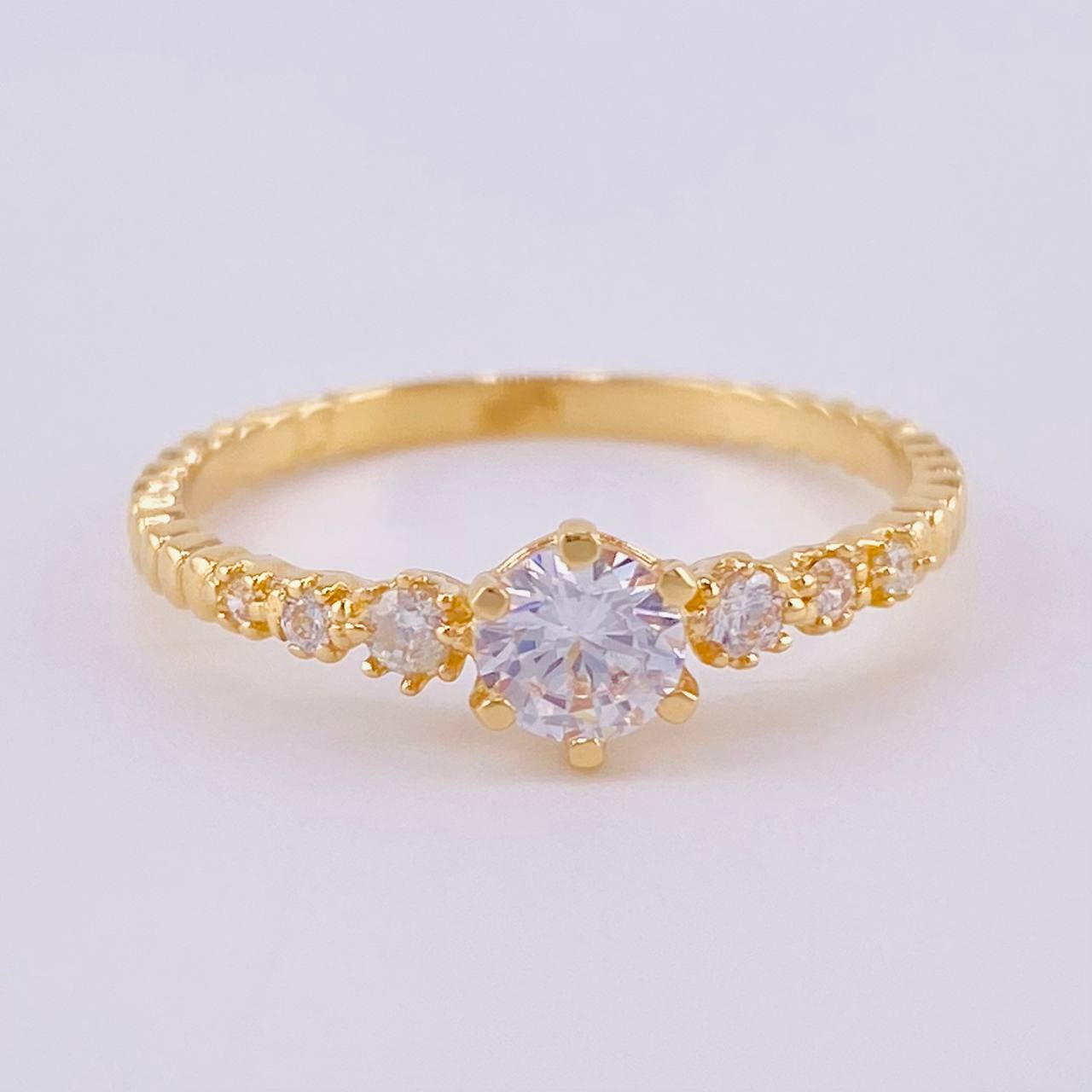 Anillo Solitario Chispa Escalada 2gr / T7 1/2 / Oro Amarillo 18K ©