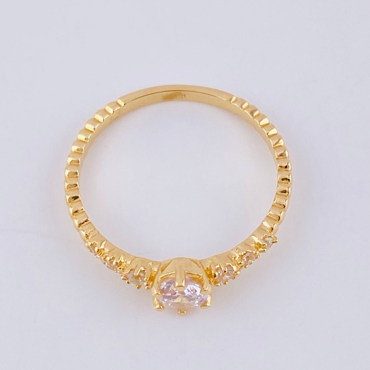 Anillo Solitario Chispa Escalada 2gr / T7 1/2 / Oro Amarillo 18K ©