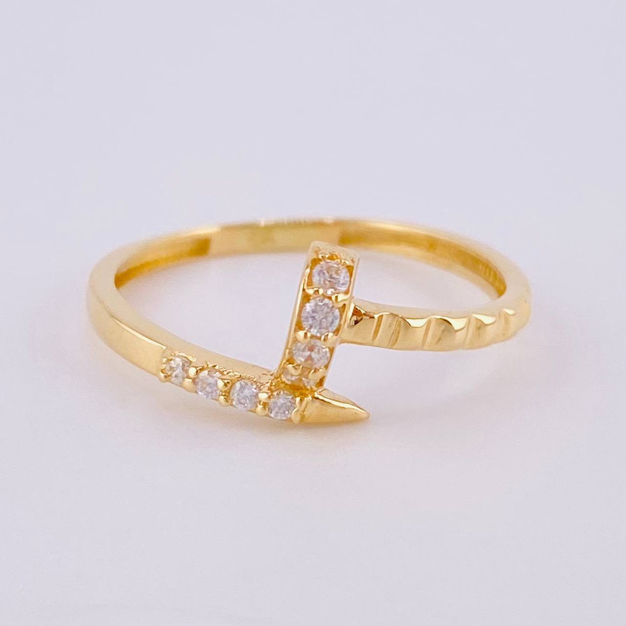 Anillo Clavo 1.55gr / T6 1/2 / Oro Amarillo 18K ©