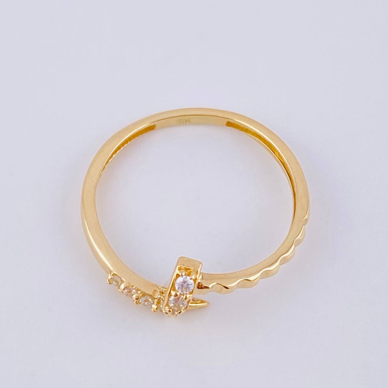 Anillo Clavo 1.6 g / T6 1/4 Oro Amarillo 18K