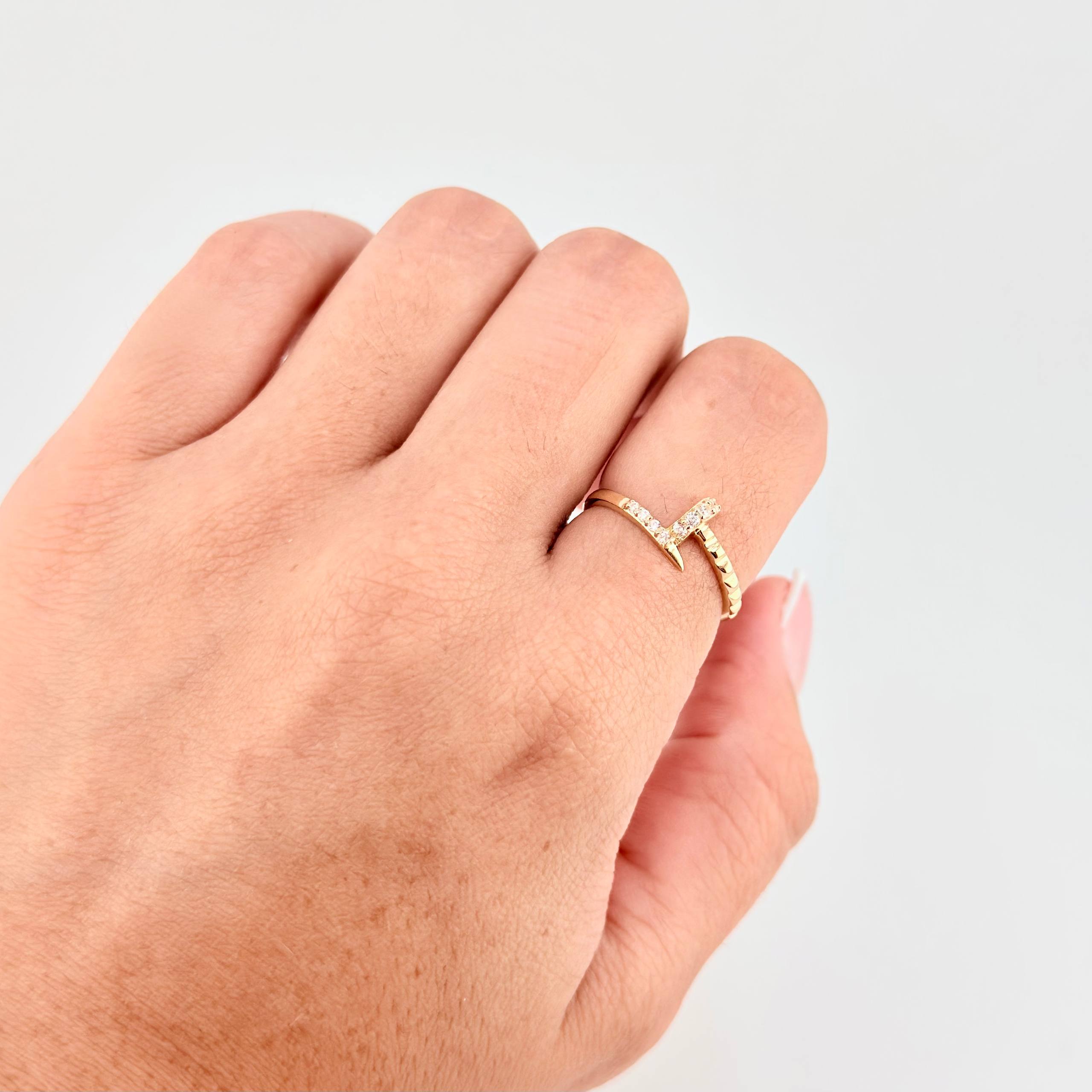 Anillo Clavo 1.55gr / T6 1/2 / Oro Amarillo 18K ©