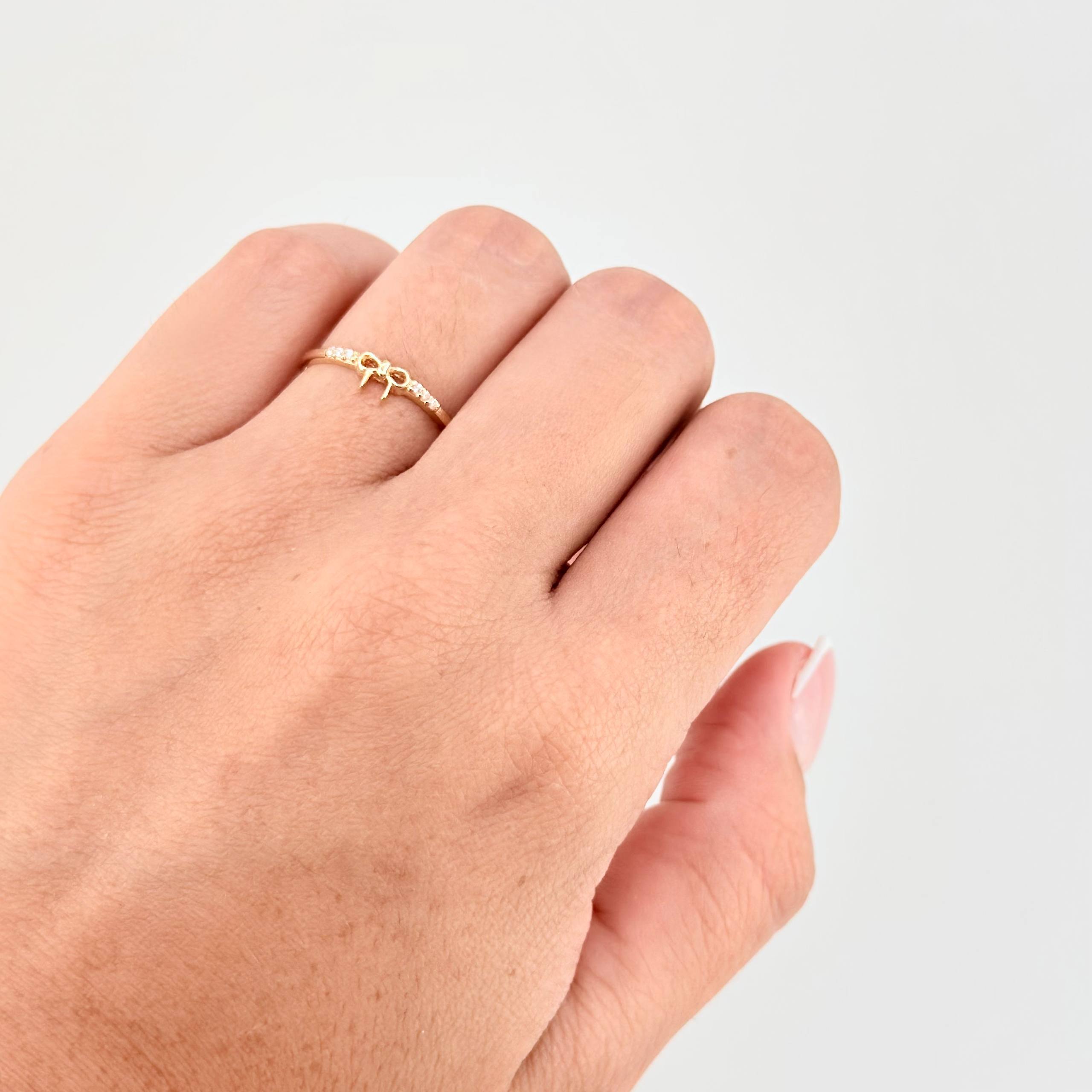 Anillo Moño 1.15 g / T7 1/2 Oro Amarillo 18K