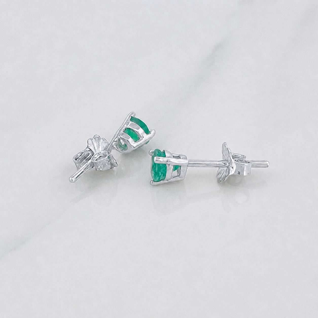 Topos Circulo Esmeralda 60 Pts 0.8 g / in / 4.6 mm Plata 925