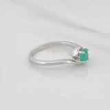 Emerald Solitaire Ring 41 Pts 2.05 g / T5 1/2 Silver 925
