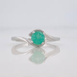 Emerald Solitaire Ring 41 Pts 2.05 g / T5 1/2 Silver 925
