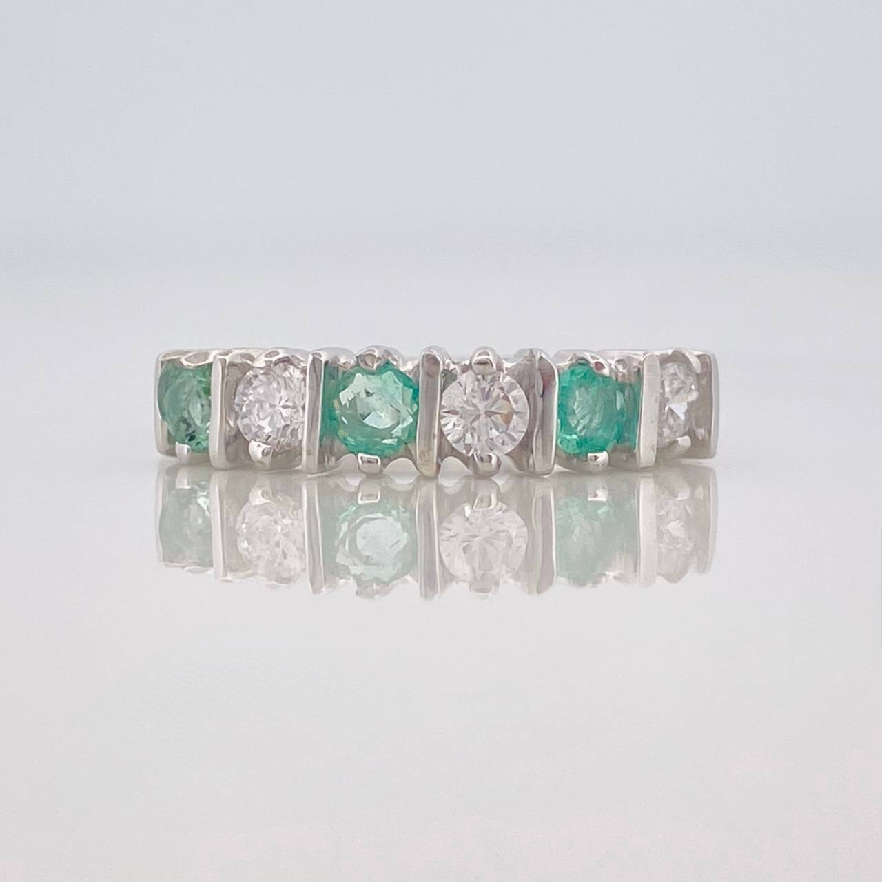 Anillo Acordion Esmeralda 28 Pts 1.55 g / T6 Plata 925
