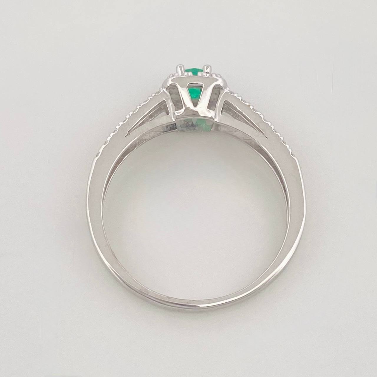 Anillo Halo Cuadrado Esmeralda 14 Pts 1.75 g / T7 1/2 Plata 925