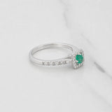 Anillo Halo Cuadrado Esmeralda 14 Pts 2.1 g / T7 3/4 Plata 925
