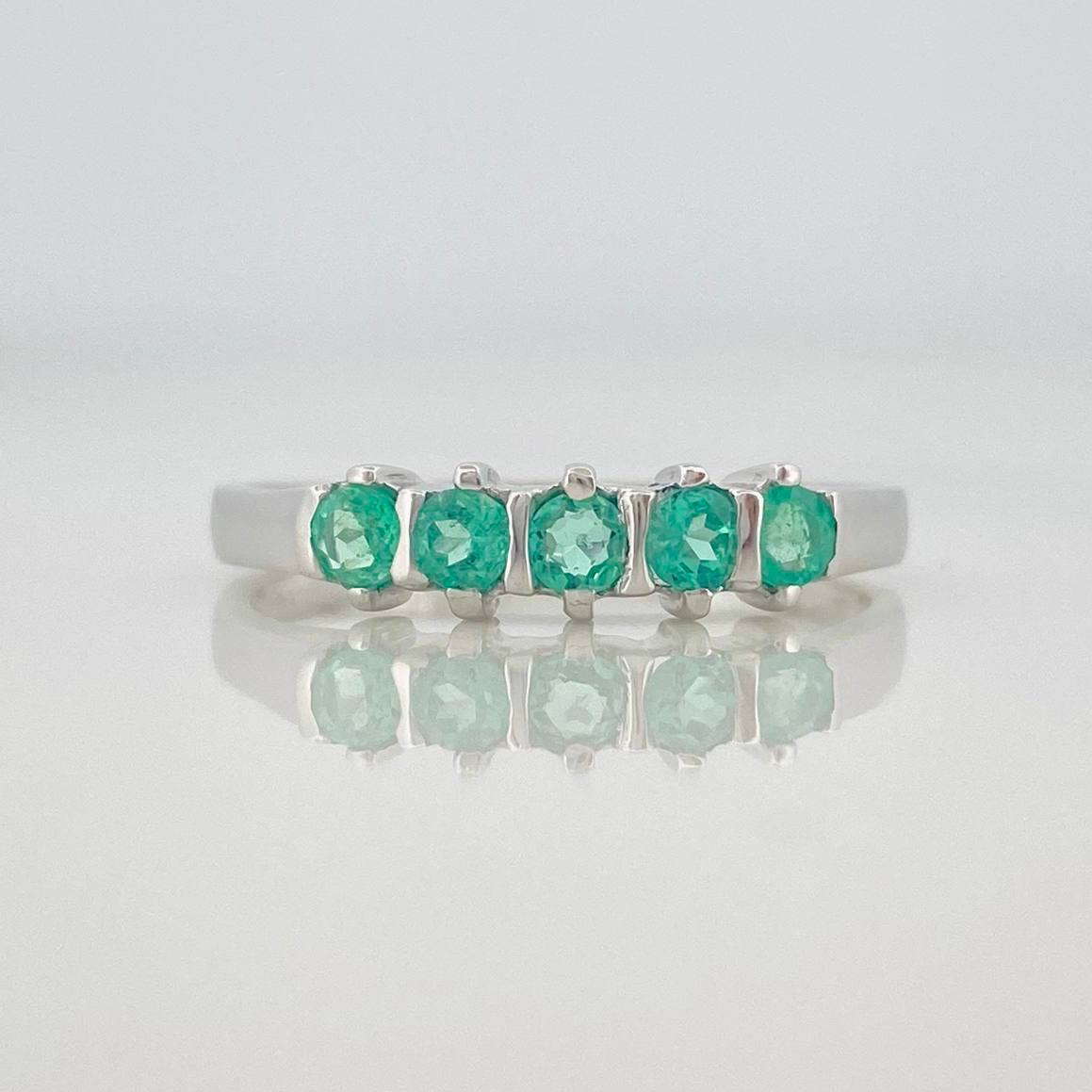 Accordion Ring Emerald 45 Pts 1.4 g / Size 7 1/2 Silver 925