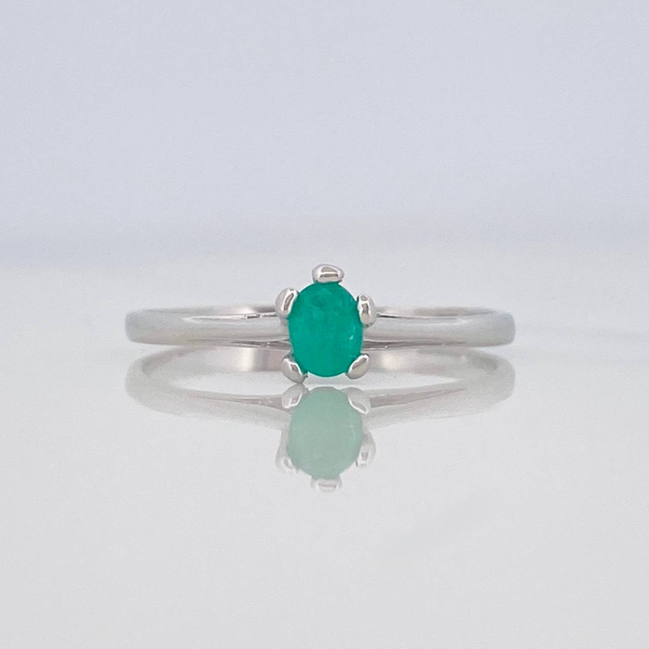 Anillo Solitario Ovalo Esmeralda Pts 1.2 g / T7 Plata 925