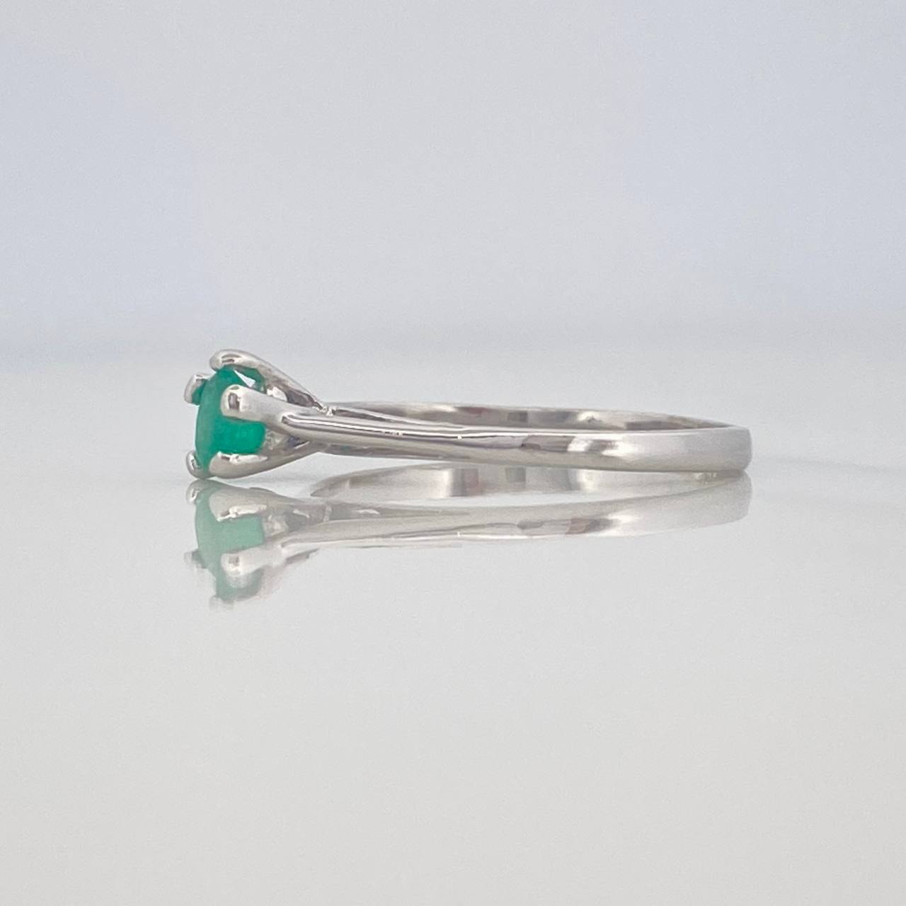 Anillo Ovalo Esmeralda 28 Pts 1.25 g / T7 1/4 Plata 925
