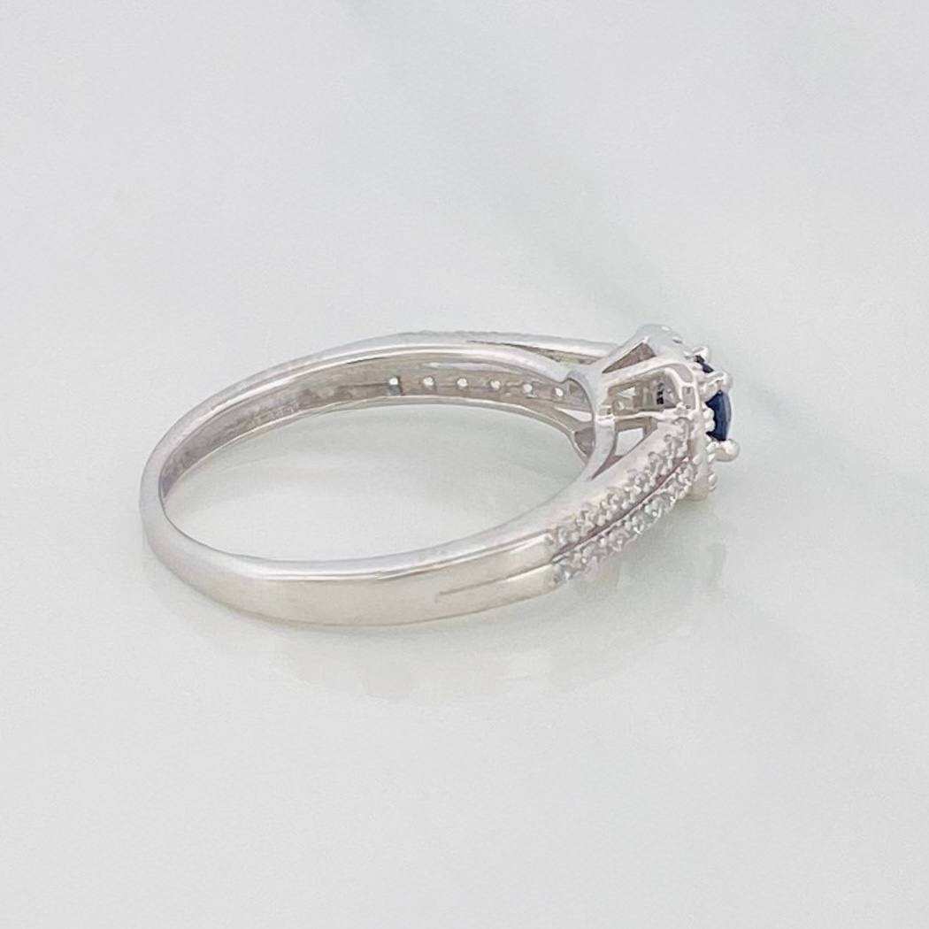 Square Halo Sapphire Ring 17 Pts 1.65 g / T6 1/2 Silver 925