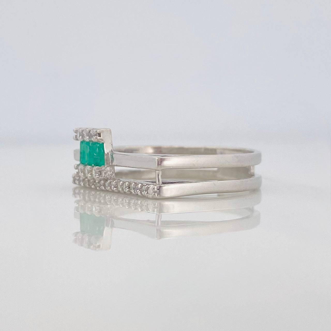 Anillo Churumbela Recto Esmeralda 17 Pts 2.9 g / T7 1/4 Plata 925