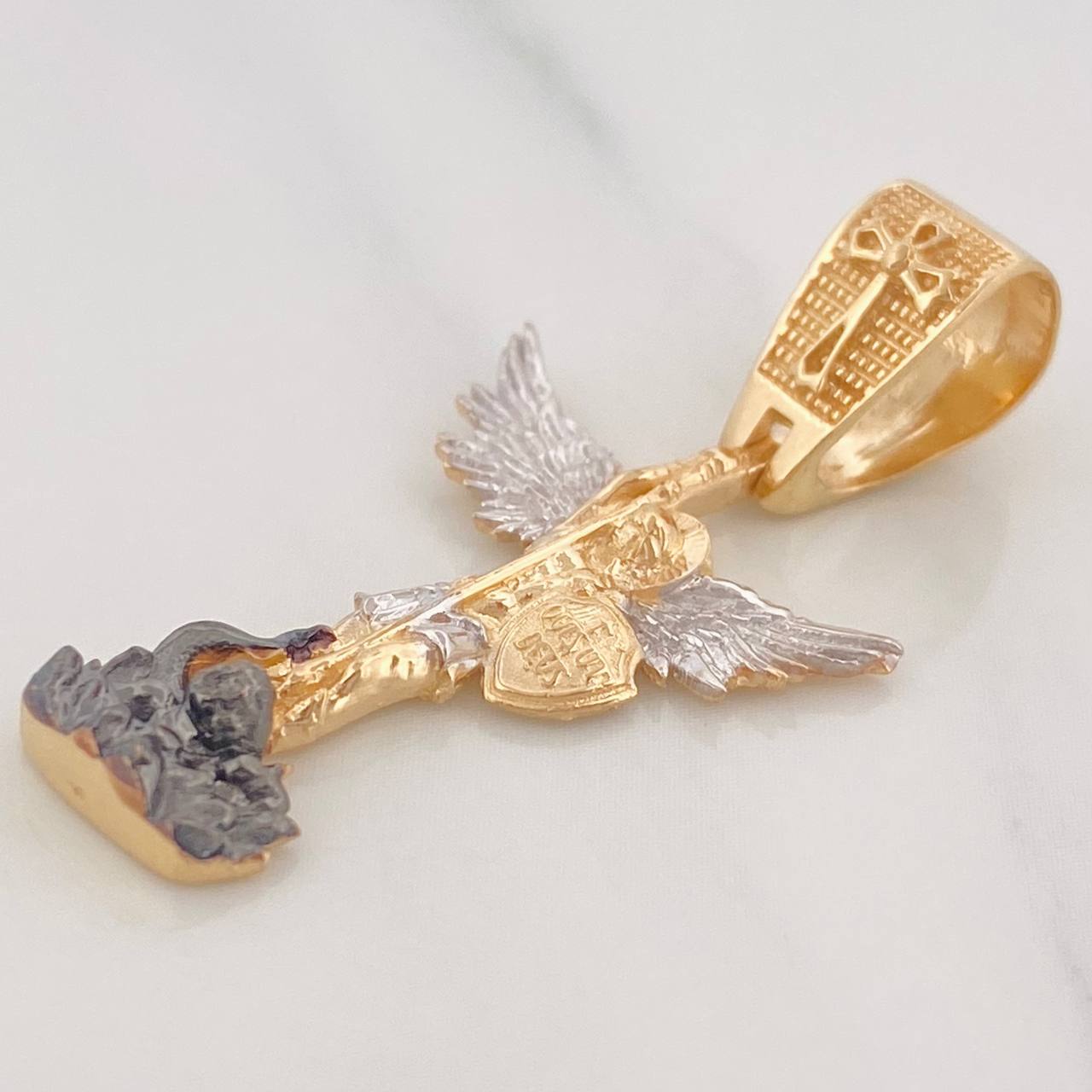 Dije San Miguel Arcángel 4.85 g / 1 1/2 in Tres Oros 18K