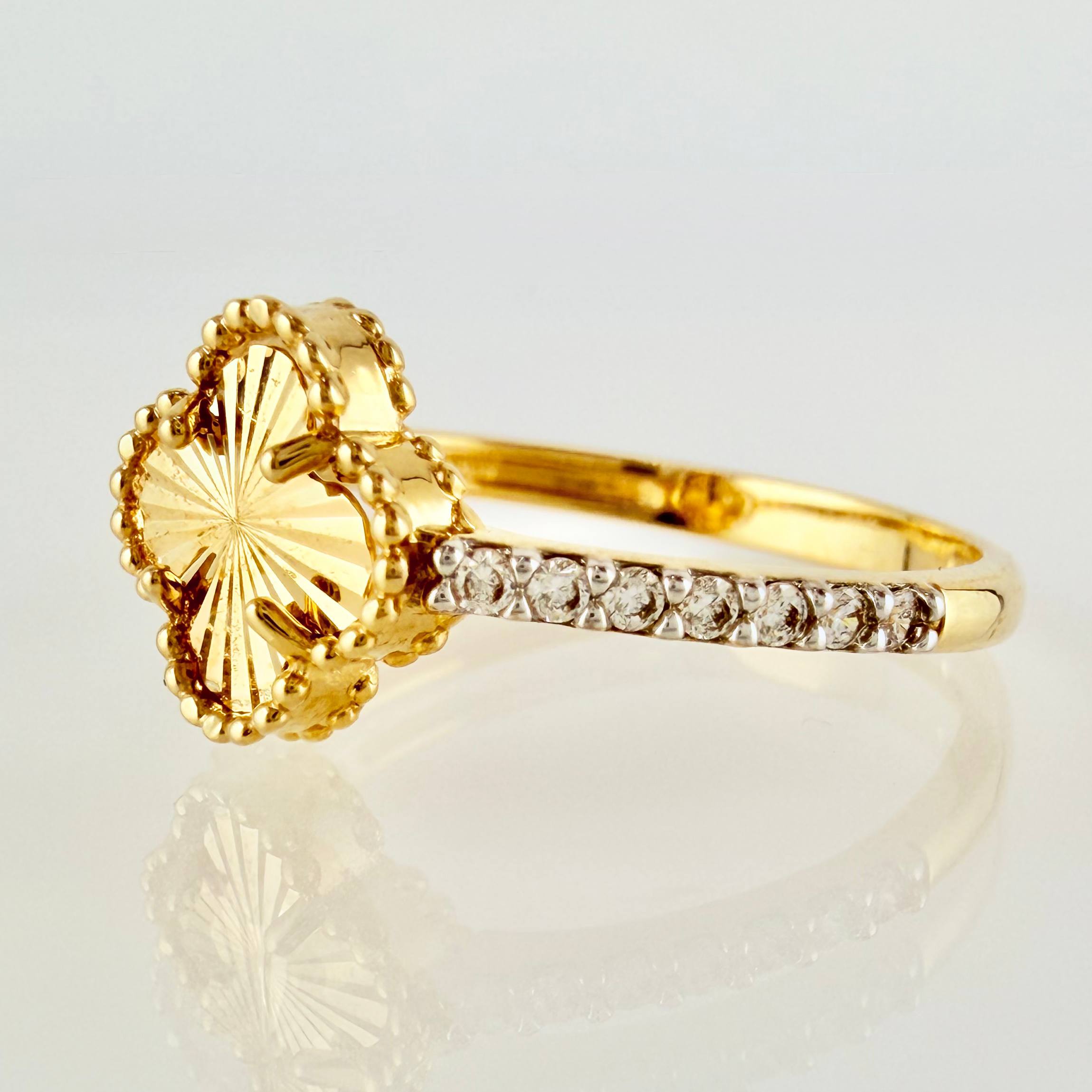 Anillo Trebol Dorado Tupido 2.05gr / T6 1/4 / Oro Amarillo Nac.Esp. 18K ©