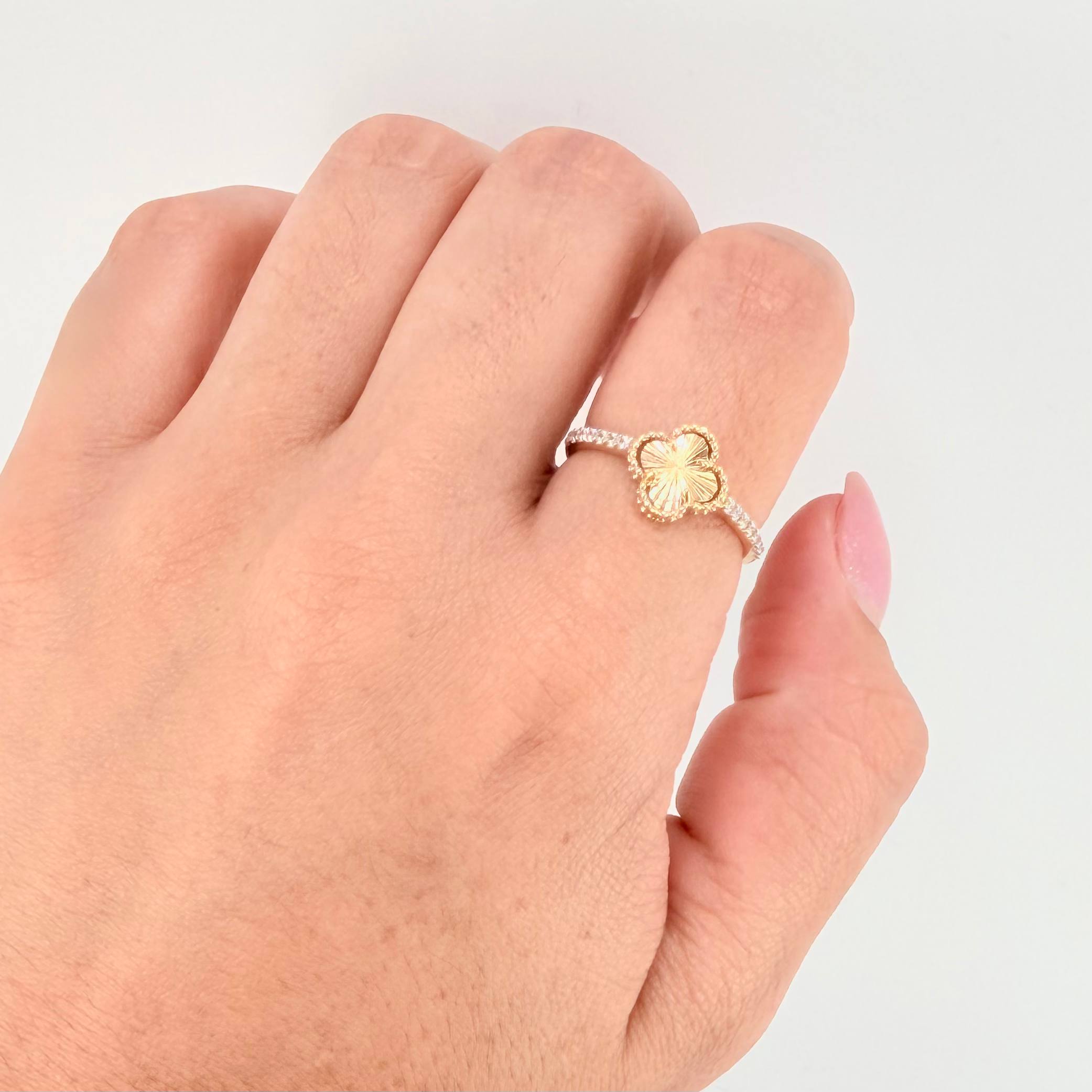 Anillo Trebol Dorado Tupido 2.05gr / T6 1/4 / Oro Amarillo Nac.Esp. 18K ©