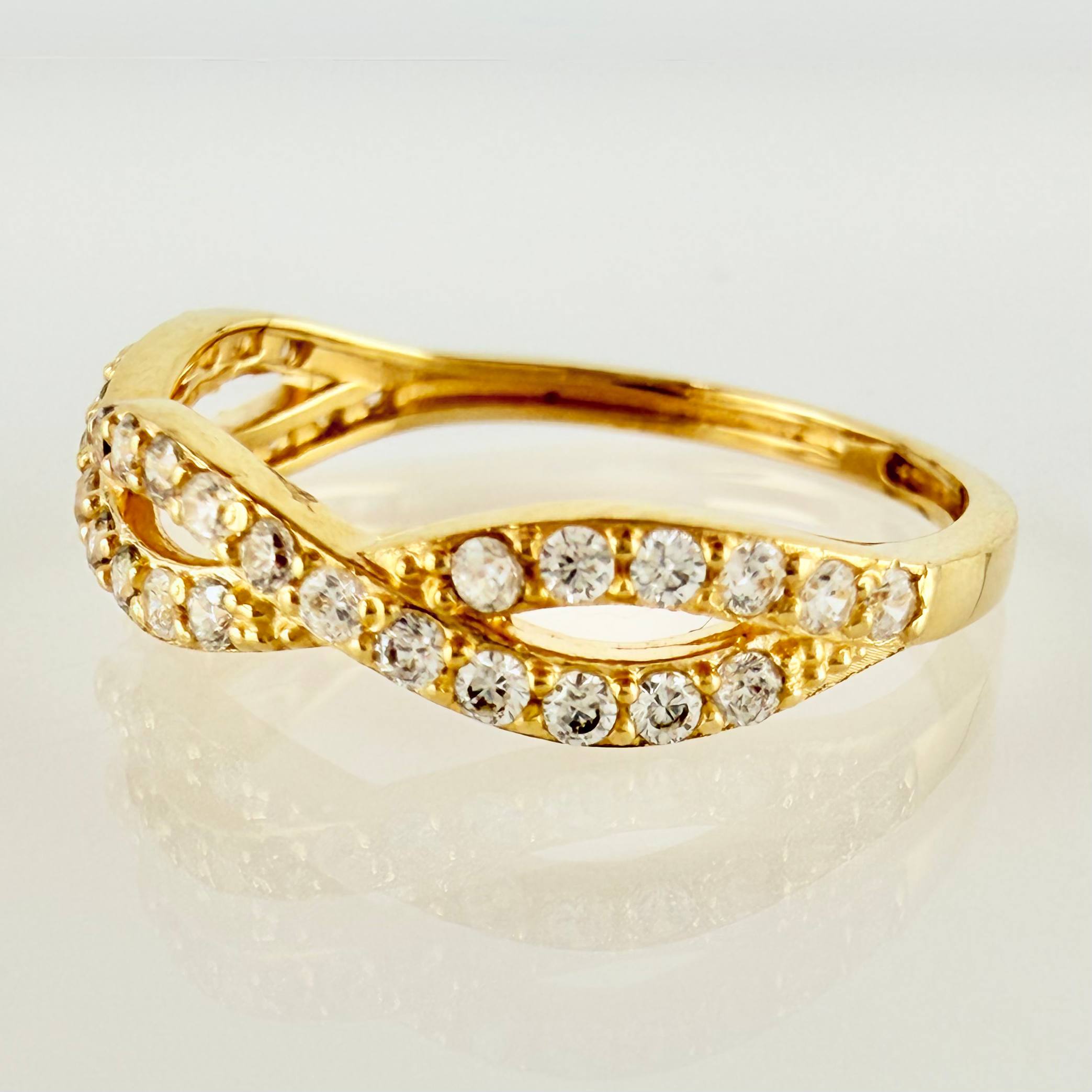 Anillo Carriles Entrelazados 1.85gr / T7 / Oro Amarillo 18K