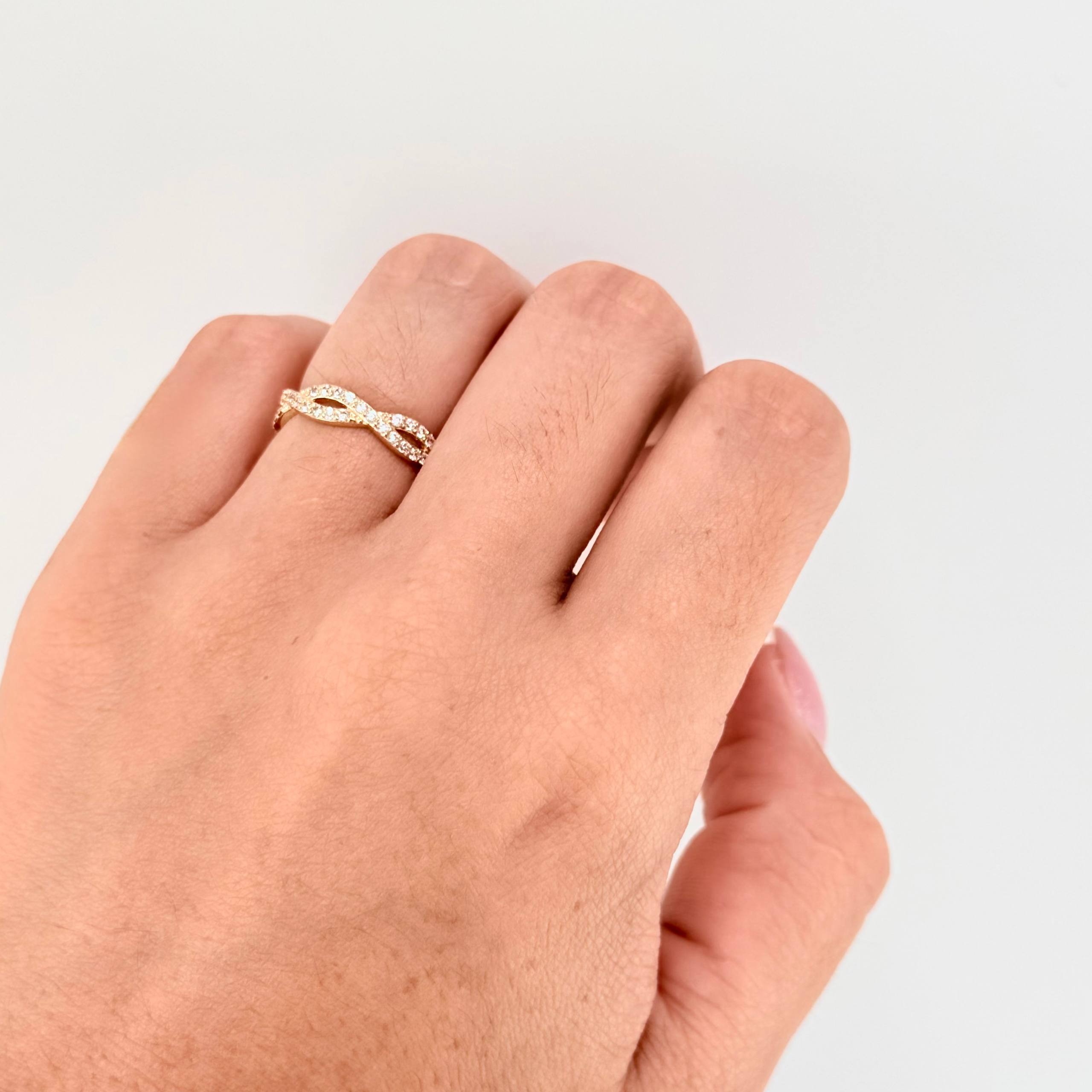 Anillo Carriles Entrelazados 1.85gr / T7 / Oro Amarillo 18K