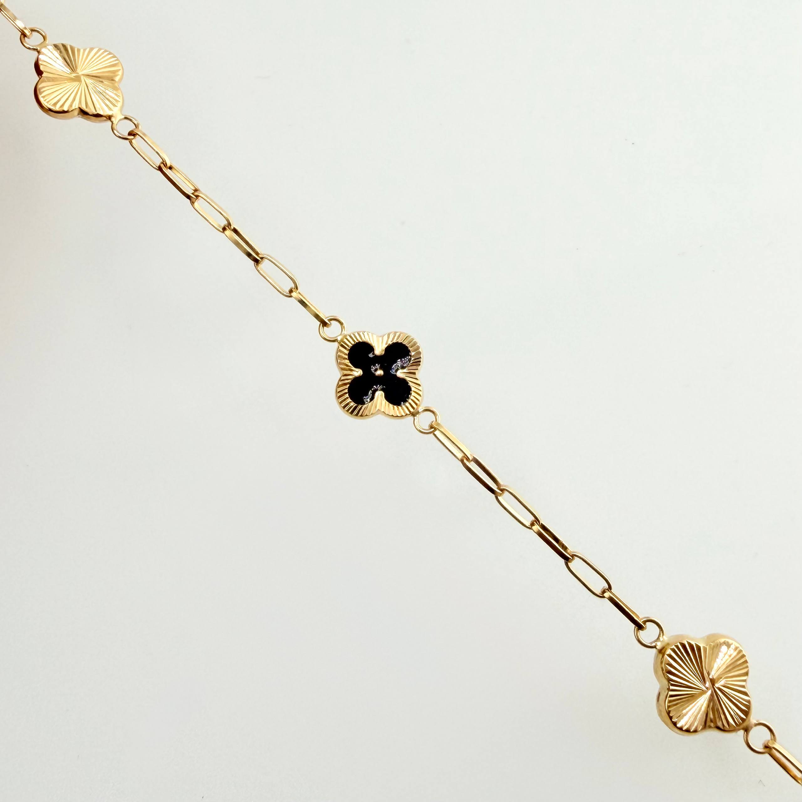 Pulso Cajon Trebol Intercalado 3.9gr / 7 in / 10mm Oro Amarillo 18K