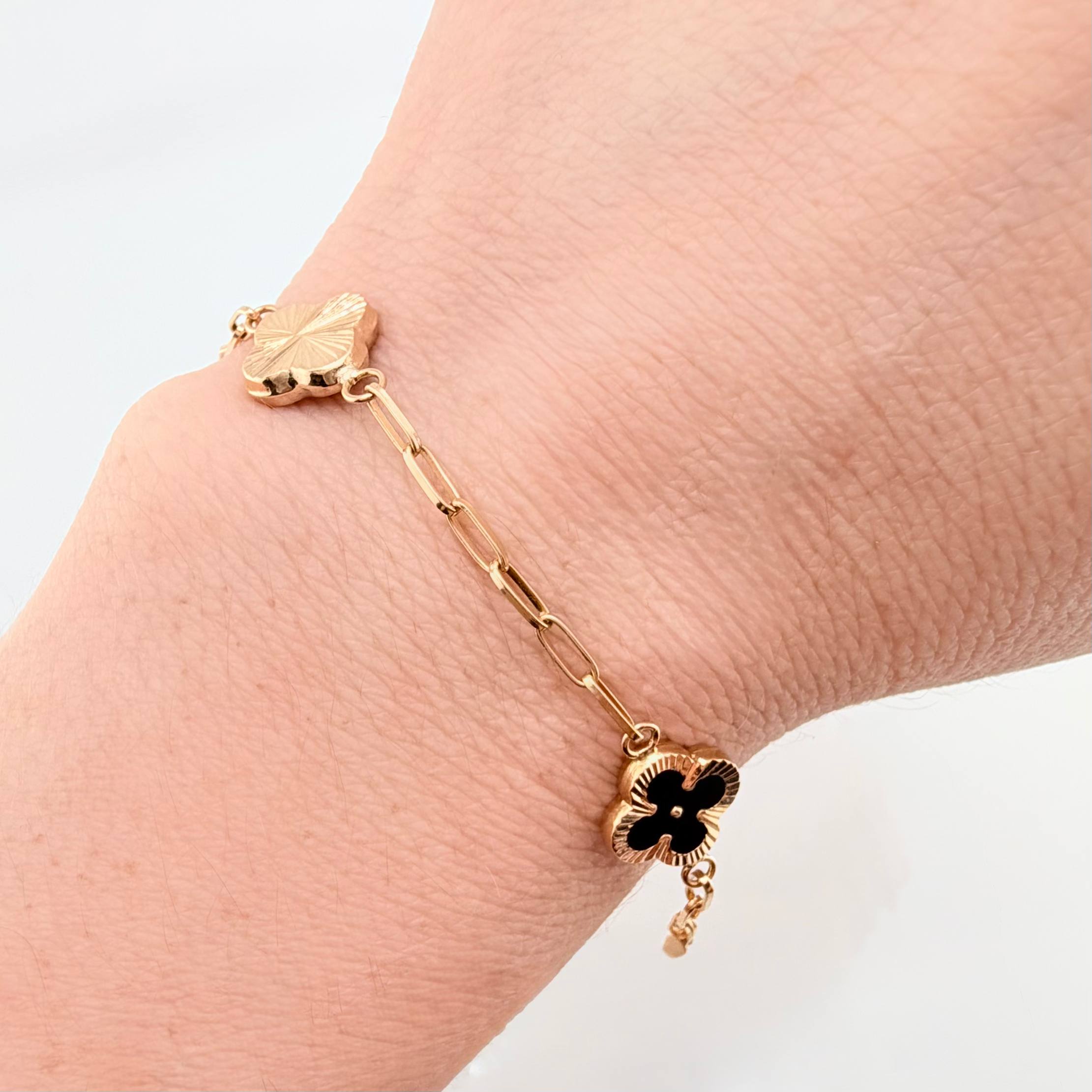 Pulso Cajon Trebol Intercalado 3.9gr / 7 in / 10mm Oro Amarillo 18K