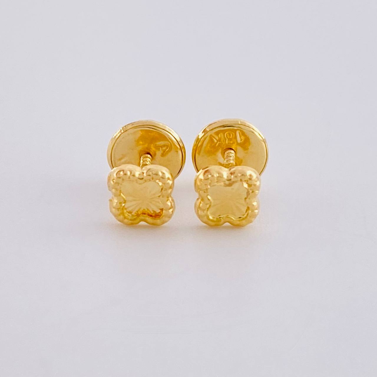 Topos Trebol 0.45 g / in / 4.5 mm Oro Amarillo 18K