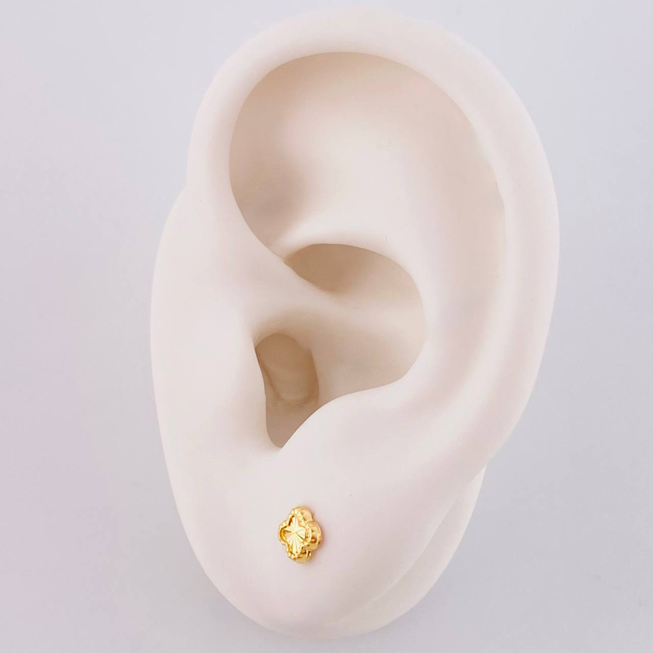 Topos Trebol 0.45 g / in / 4.5 mm Oro Amarillo 18K