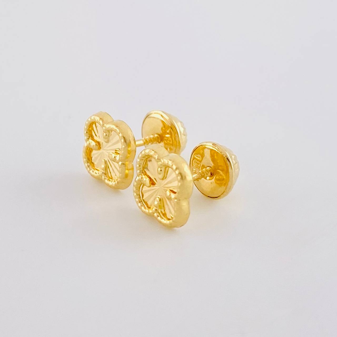 Topos Trebol 0.6 g / in / 6.95 mm Oro Amarillo 18K