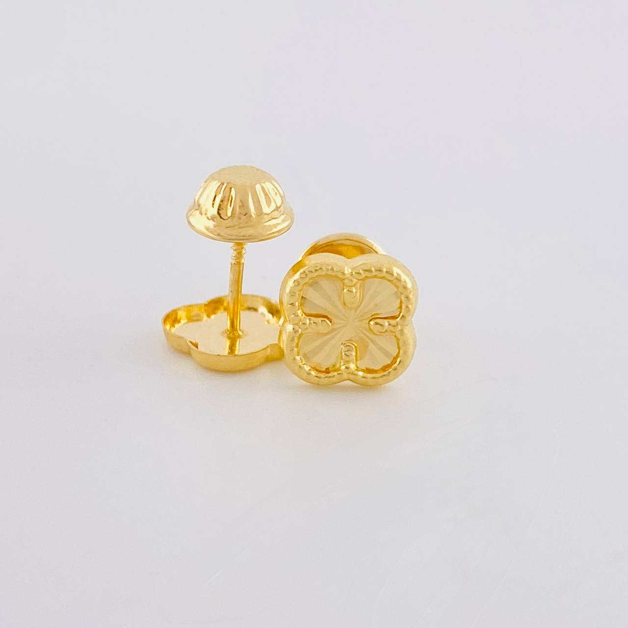 Topos Trebol 0.6 g / in / 6.95 mm Oro Amarillo 18K