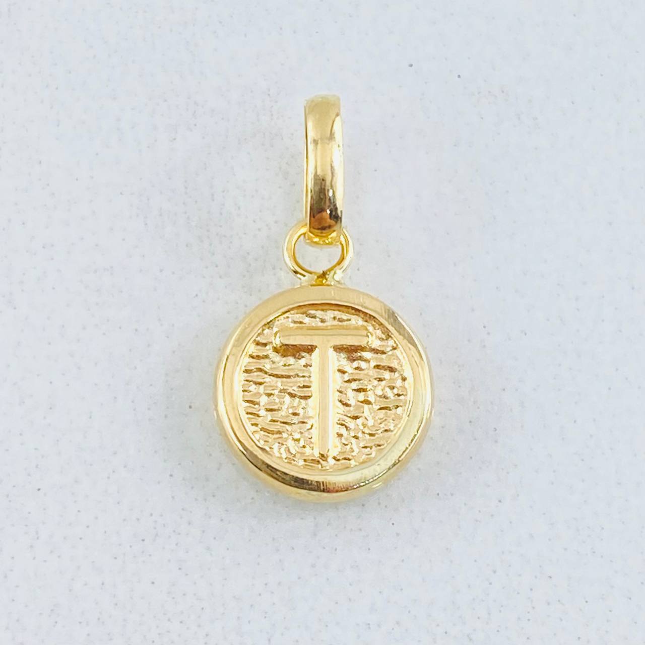 Pendant Letter T 0.4gr / 0.5in / 18K Gold