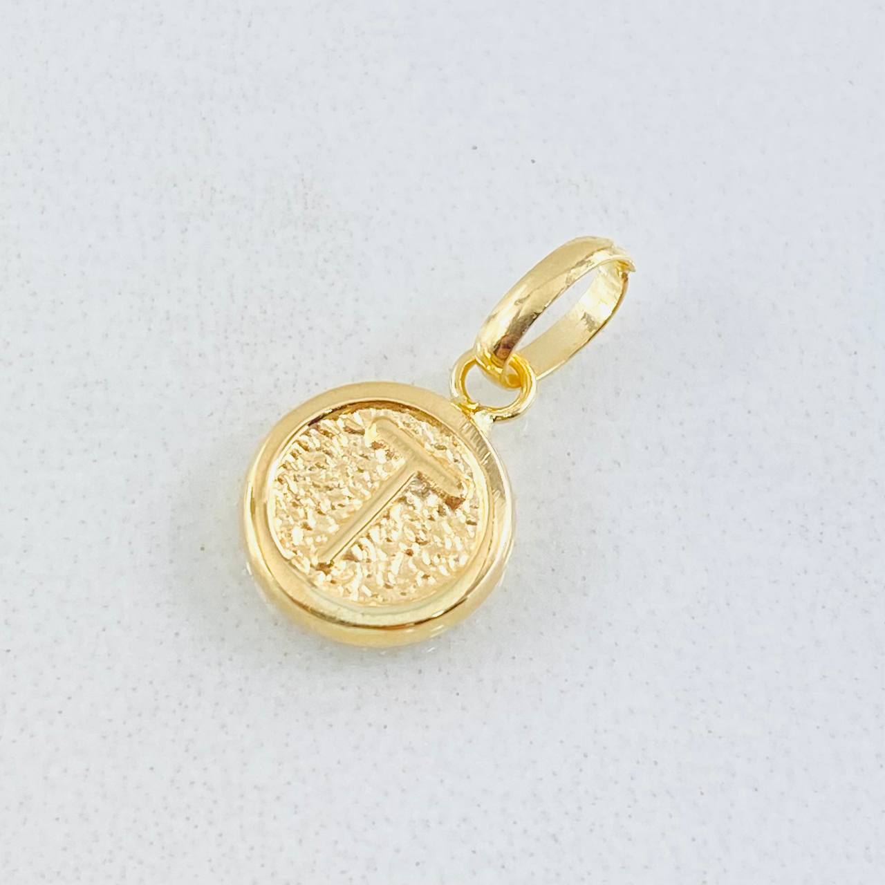 Pendant Letter T 0.4gr / 0.5in / 18K Gold
