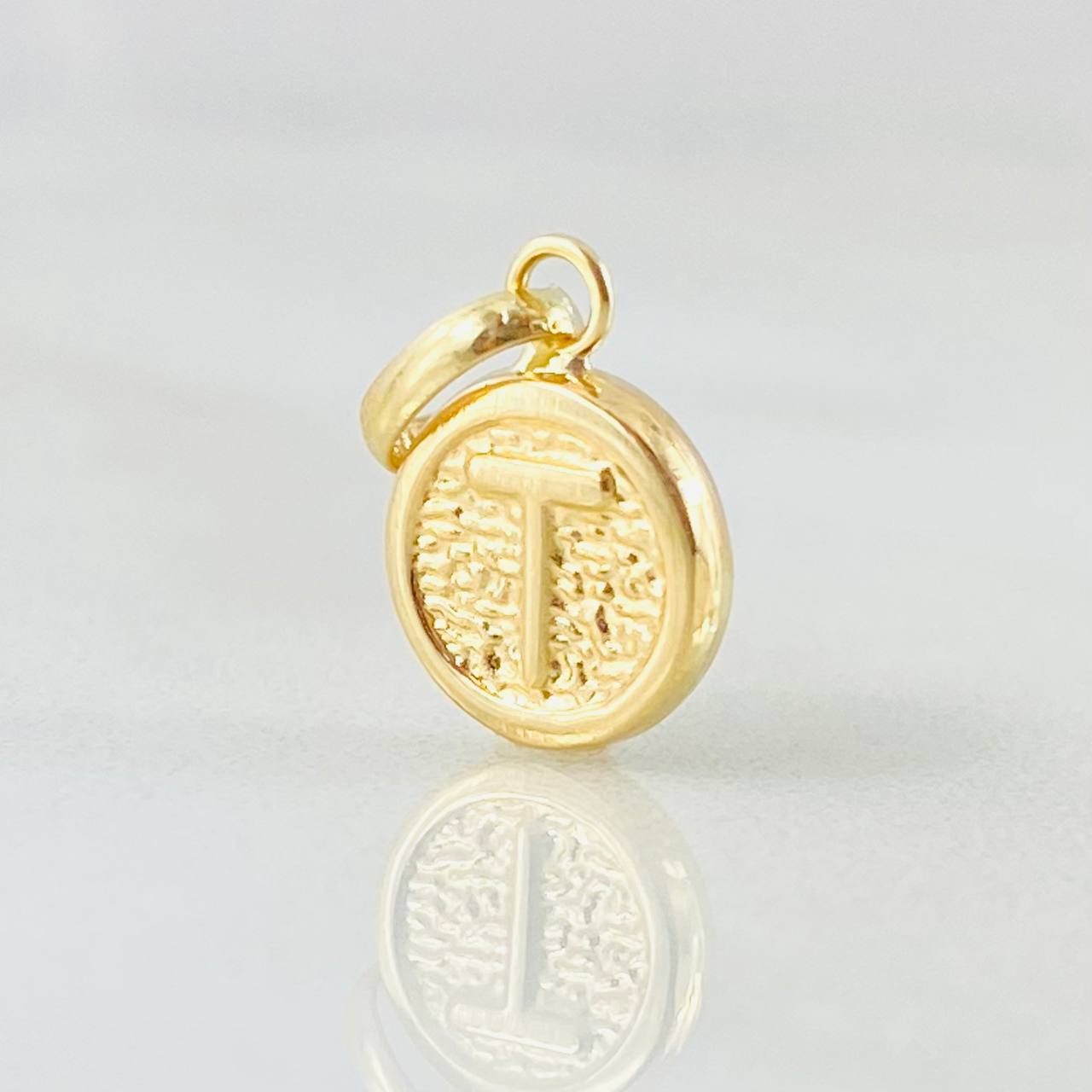 Pendant Letter T 0.4gr / 0.5in / 18K Gold
