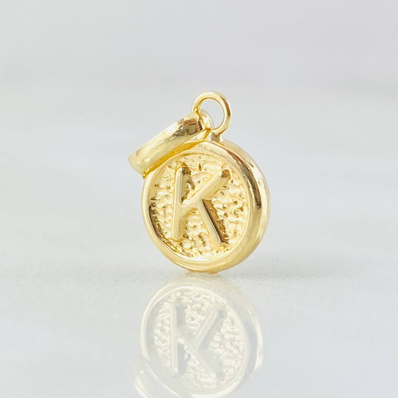 Dije Letra K 0.4gr / 1/2 in / Oro Amarillo 18K