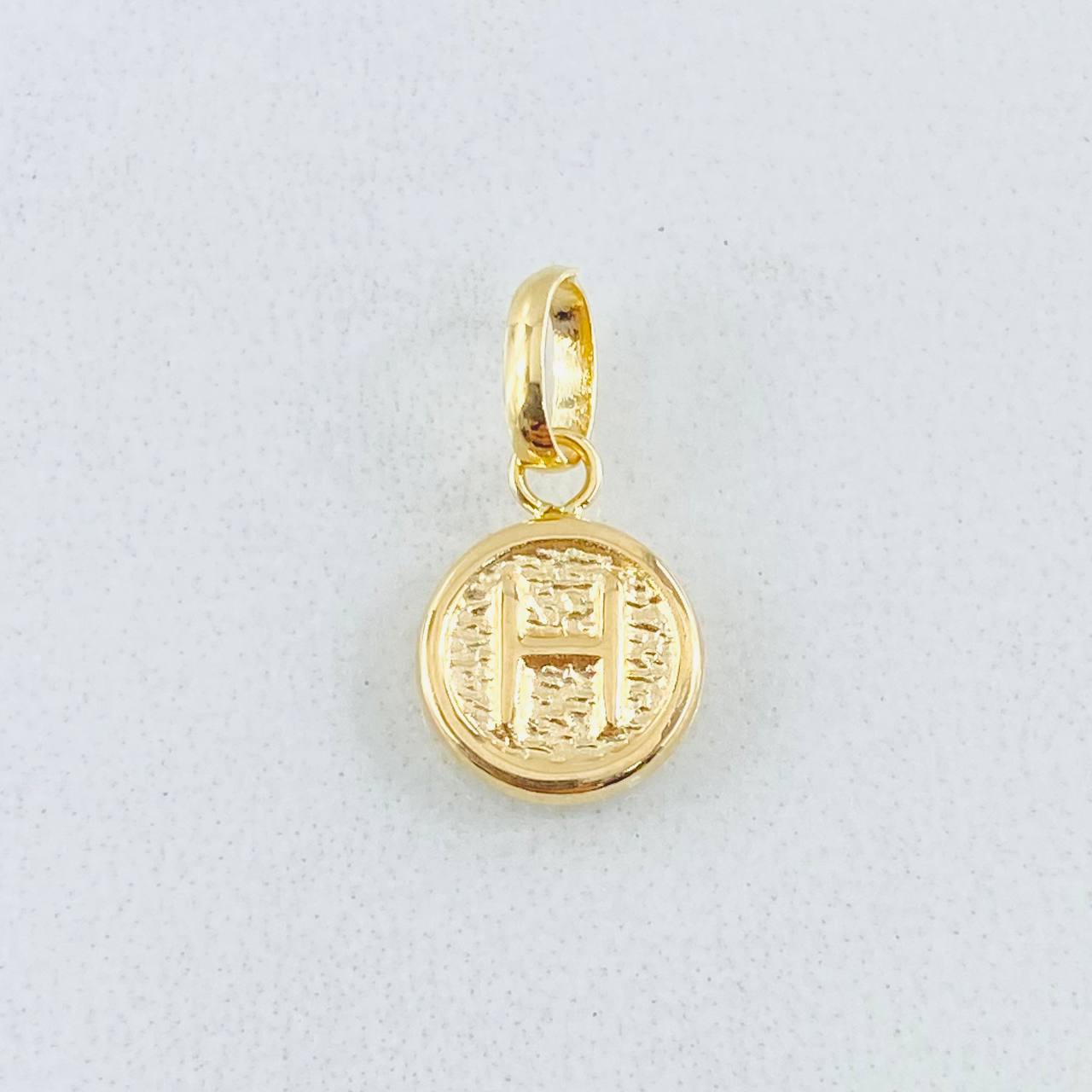 Dije Letra H 0.35gr / 1/2 in / Oro Amarillo 18K