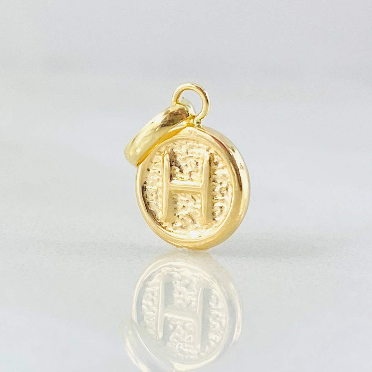 Dije Letra H 0.35gr / 1/2 in / Oro Amarillo 18K