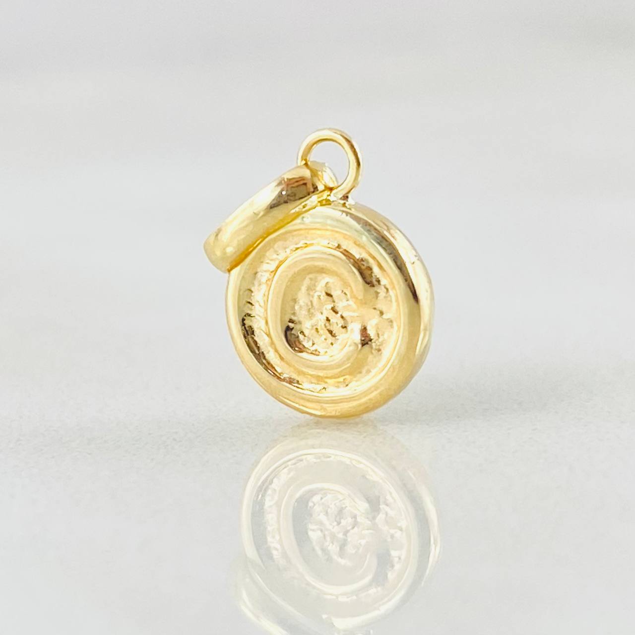 Dije Letra C 0.35gr / 1.5cm / Oro Amarillo 18K