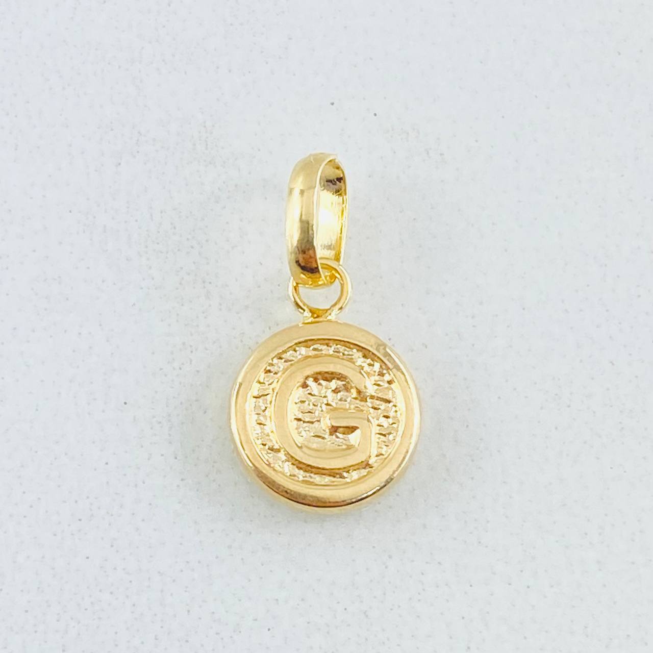 Dije Letra G 0.35gr / 1.5cm / Oro Amarillo 18K
